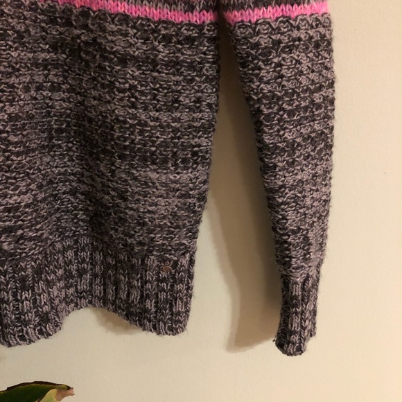 American Eagle Outfitters Festive Sweater - Picture 3 of 8